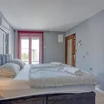 Four-bedroom Magnolija Apartmán Poreč