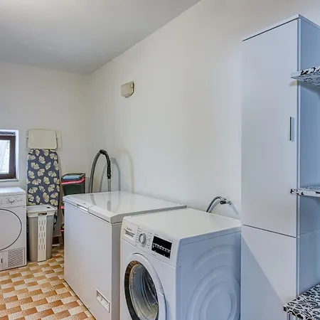 アパート Four-bedroom Magnolija *