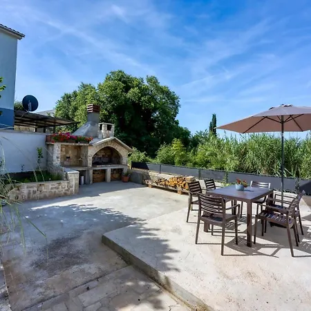 Four-bedroom Magnolija Apartamento Poreč