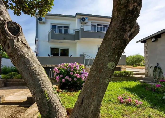 Four-bedroom Magnolija Apartment Porec