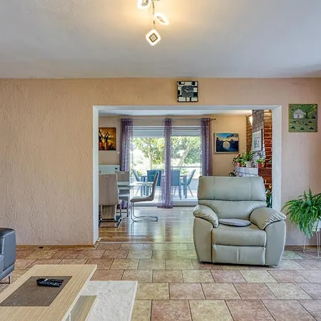 Four-bedroom Magnolija Porec