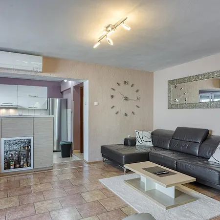 Four-bedroom Magnolija Apartment Poreč